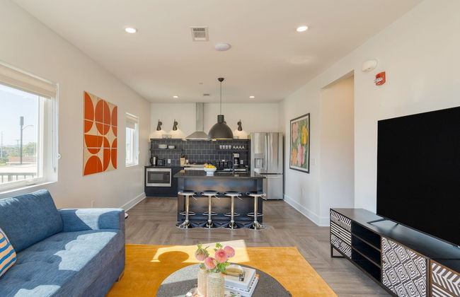 The Carter 505 by Avantstay 4BR Balcony - Photo 7