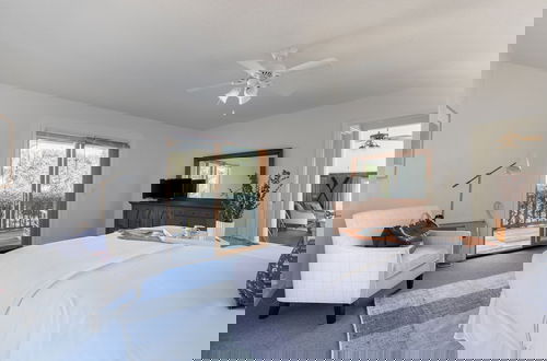 Photo 16 - Sandpiper by Avantstay Gorgeous Beachside Home w Spacious Yard Chic Design