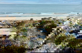 Photo 1 - Sandpiper by Avantstay Gorgeous Beachside Home w Spacious Yard Chic Design