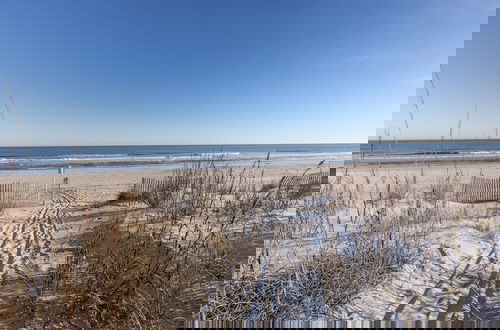 Photo 29 - Sandpiper by Avantstay Gorgeous Beachside Home w Spacious Yard Chic Design