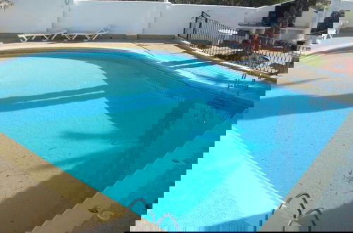 Foto 8 - Impressive Apartment With Terrace and two Rooms, AC and Pool