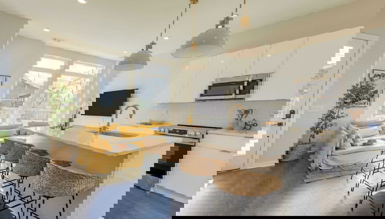 Foto 1 - Sleeps 24! 3 Modern 4bdr Townhomes w/ Covered Patios Nashville Group Retreat