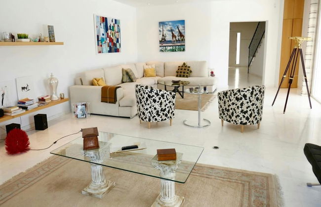 Villa With Golf-course Views - Photo 12