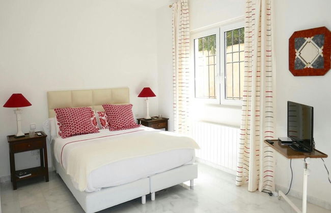 Villa With Golf-course Views - Photo 9