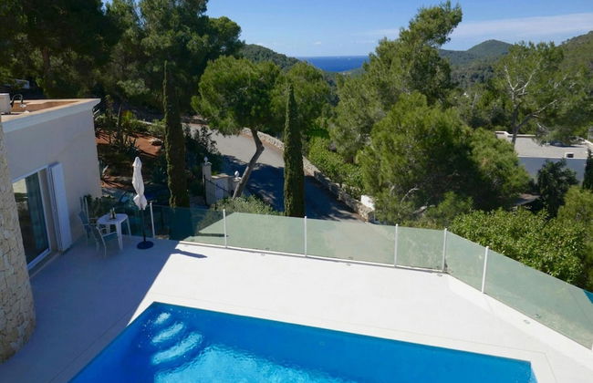 Villa With Golf-course Views - Photo 23