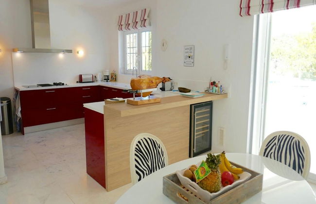 Villa With Golf-course Views - Photo 11