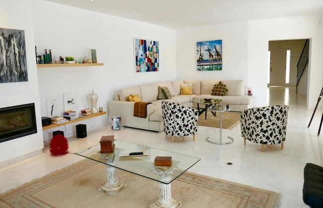 Villa With Golf-course Views - Photo 16