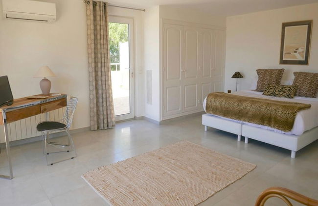 Villa With Golf-course Views - Photo 8