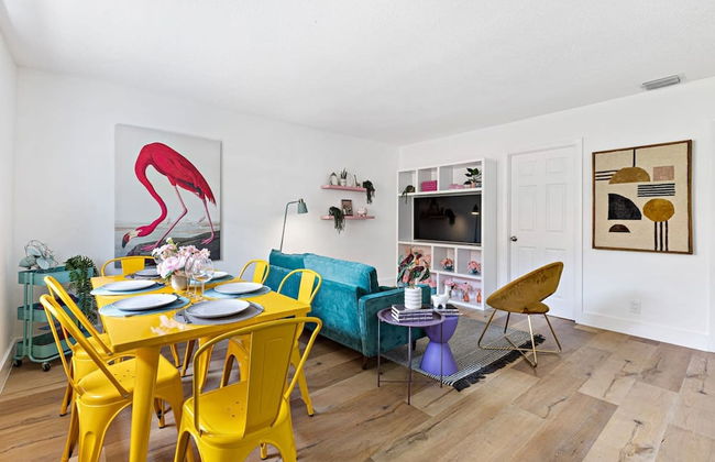 Stylish 2 BR Condo - Free Parking on Premises - Foto 1