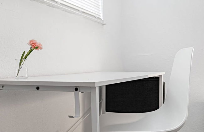Stylish 2 BR Condo - Free Parking on Premises - Foto 8