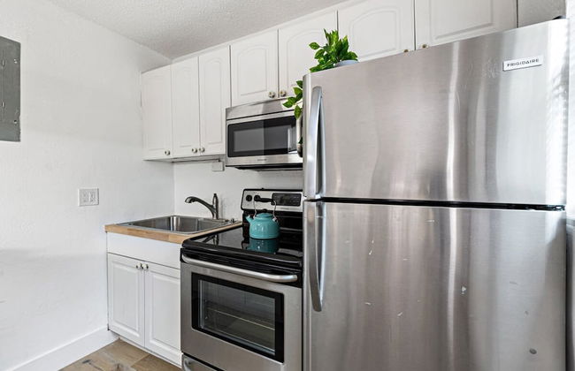 Stylish 2 BR Condo - Free Parking on Premises - Foto 18