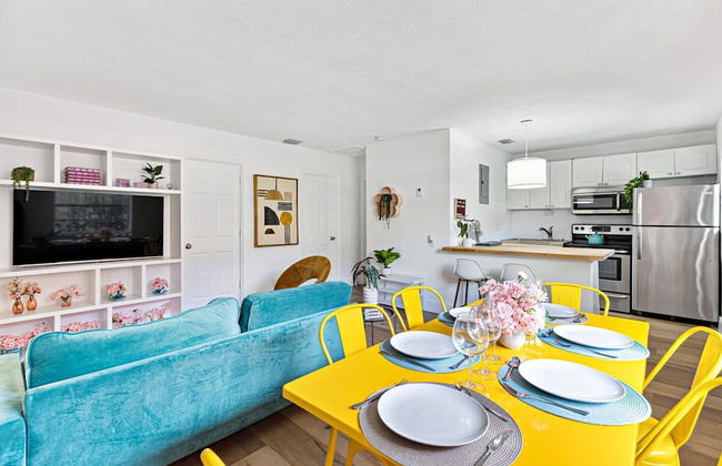 Stylish 2 BR Condo - Free Parking on Premises - Foto 2