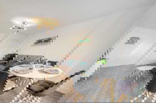 Foto 8 - Charming Apartment Near Beach