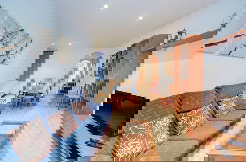 Foto 13 - Apartment With Scenic View