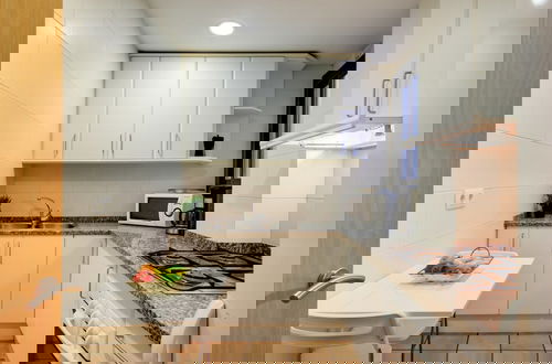 Foto 11 - Apartment With Scenic View