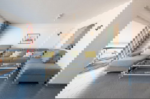 Foto 13 - Beautiful Apartment With Terrace and sea View
