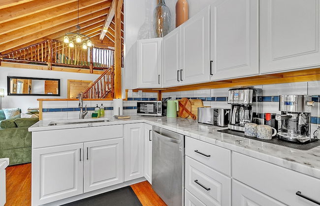 Modern Log Cabin With Skiing & Work-friendly Setup 3 Bedroom Home - Foto 15