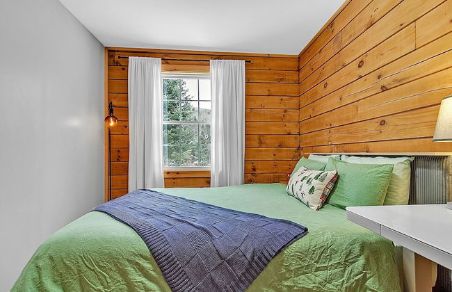 Modern Log Cabin With Skiing & Work-friendly Setup 3 Bedroom Home - Foto 5