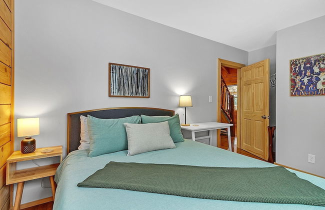Modern Log Cabin With Skiing & Work-friendly Setup 3 Bedroom Home - Foto 8