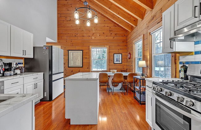 Modern Log Cabin With Skiing & Work-friendly Setup 3 Bedroom Home - Foto 14