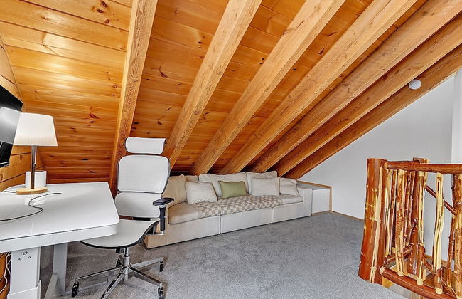 Modern Log Cabin With Skiing & Work-friendly Setup 3 Bedroom Home - Foto 21