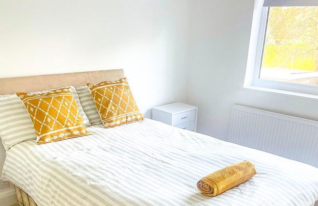London 2-bed Apartment in Herbert Road - Foto 2