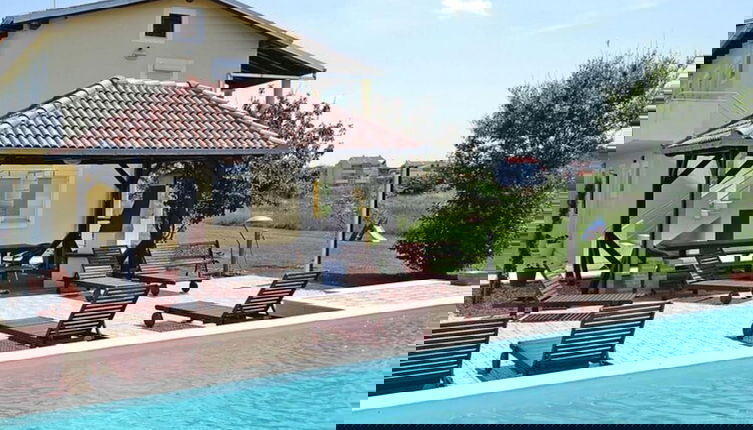 Foto 1 - Holiday Home in Privlaka With Pool