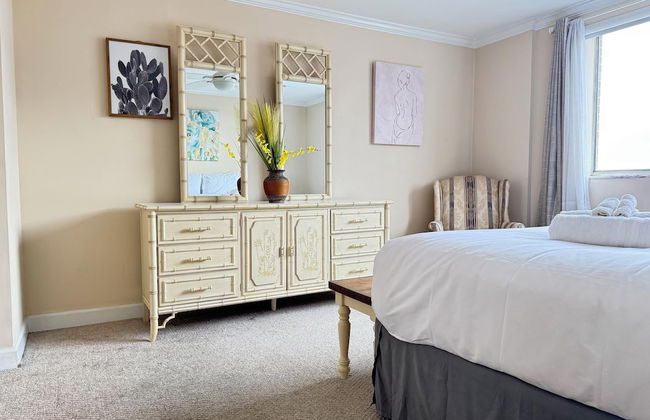 Downtown 3BD City View with Washer Dryer - Photo 3