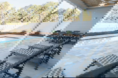 Foto 34 - Enclave at Lyndell Lane by Avantstay Private Pool