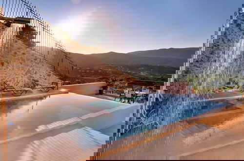 Foto 28 - Iconic Villa With Private Pool and sea View