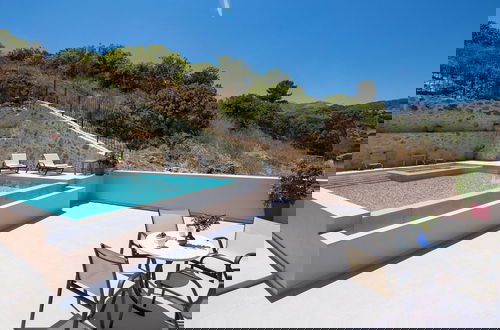 Foto 37 - Iconic Villa With Private Pool and sea View