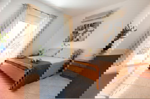 Foto 9 - Iconic Villa With Private Pool and sea View
