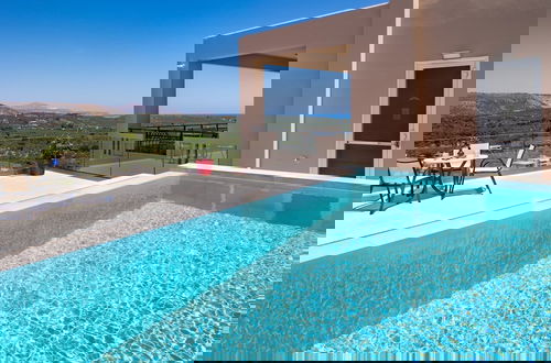 Foto 6 - Iconic Villa With Private Pool and sea View