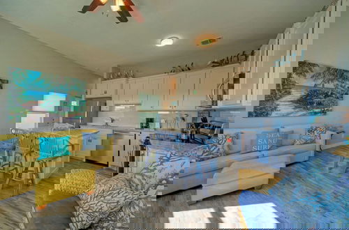 Foto 10 - Coastal Soiree Ocean Views Game Room Steps From Port Aransas Beaches