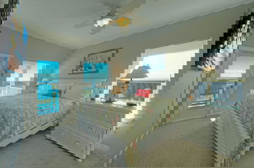 Foto 15 - Coastal Soiree Ocean Views Game Room Steps From Port Aransas Beaches