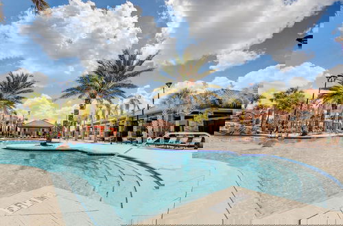 Foto 54 - Beautiful 9 bedroom pool home located in the Solterra Resort! 9 Home by RedAwning