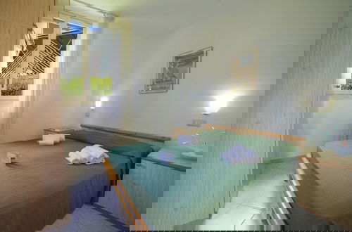 Foto 3 - Le Onde Apartment 1 With Pool and Sea