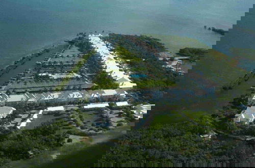 Foto 39 - Waterfront Luxury Villa With Spectacular Sunset Views And Boat Slip 3 Bedroom Townhouse by RedAwning
