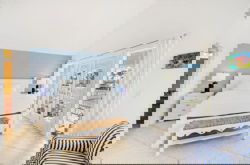 Foto 2 - Waterfront Luxury Villa With Spectacular Sunset Views And Boat Slip 3 Bedroom Townhouse by RedAwning