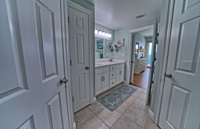 Unit 1501 2 Bedroom Condo by RedAwning - Photo 26