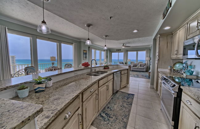 Unit 1501 2 Bedroom Condo by RedAwning - Photo 11