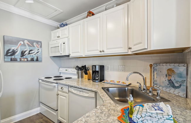 Sandpiper Cove 8245 Studio Bedroom Condo by RedAwning - Photo 3