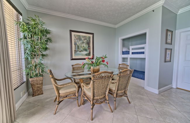 Luxurious Beachfront Condo with Beachside Pool Access and Free WiFi - Unit 1202 by RedAwning - Foto 27