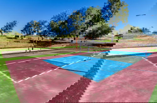 Foto 61 - Chateau Syrah by Avantstay Picturesque Estate w Pool Hot Tub Pool Table Table Tennis New Pickleball Court Basketball Hoop