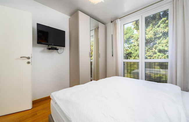 Premium Apartment With Patio - Photo 8