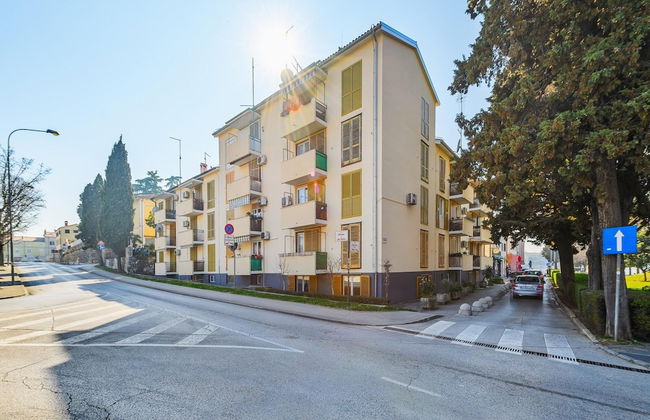 Premium Apartment With Patio - Photo 1