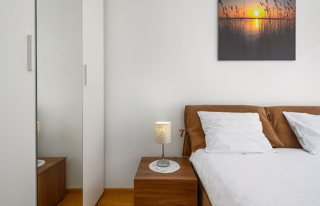 Premium Apartment With Patio - Photo 6