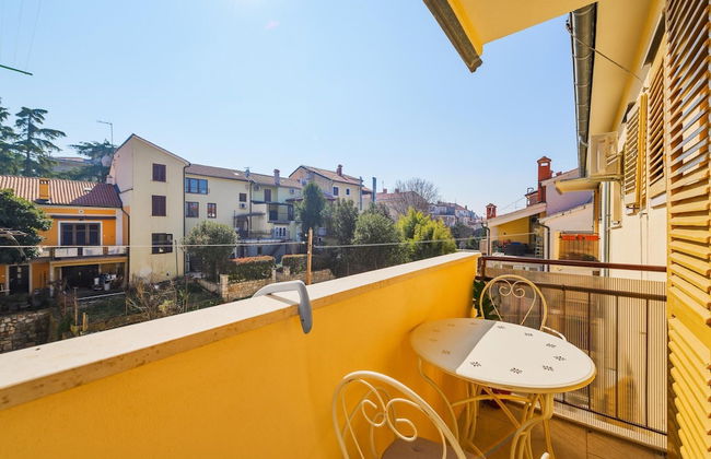 Premium Apartment With Patio - Photo 31