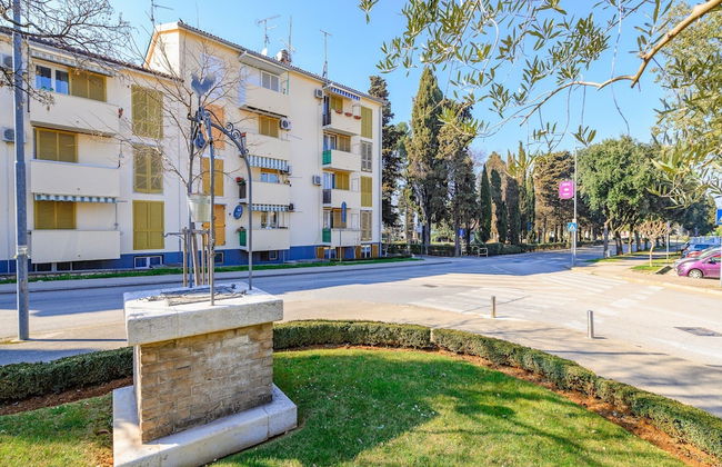 Premium Apartment With Patio - Photo 27