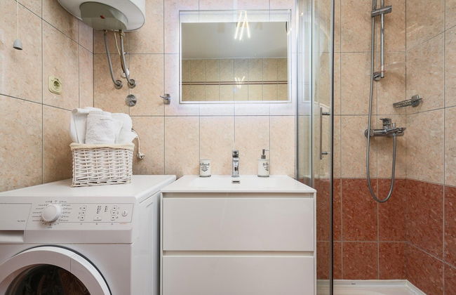 Premium Apartment With Patio - Photo 15